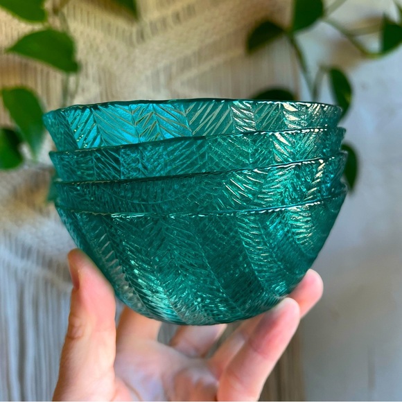 Set of 4 Vintage Teal Glass Bowls Leaf Pattern Dessert / Ice Cream / Berry Dish - Picture 1 of 9